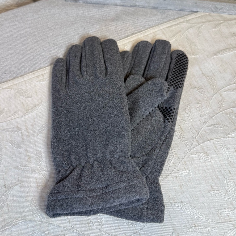 Finger fuzz. Gray Women's Winter Fleece Gloves. Gripping‎ one size.